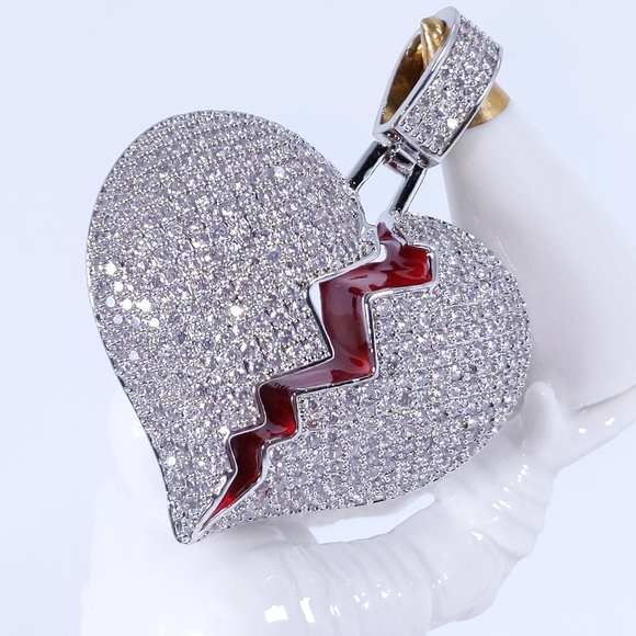 Icy Broken Heart + 18" Rope Chain - Picture 4 of 6